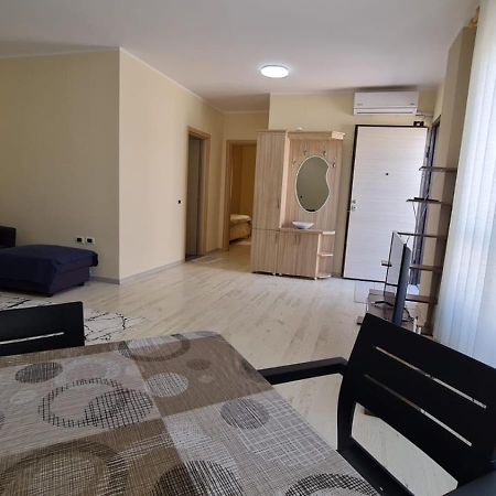 Apartment In Qerret Golem  Extérieur photo